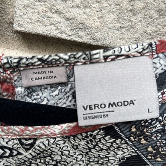 Vero Moda Abstract Print Short Sleeve Shirt with Lace Sleeve Trim Sz L - Picture 5 of 8